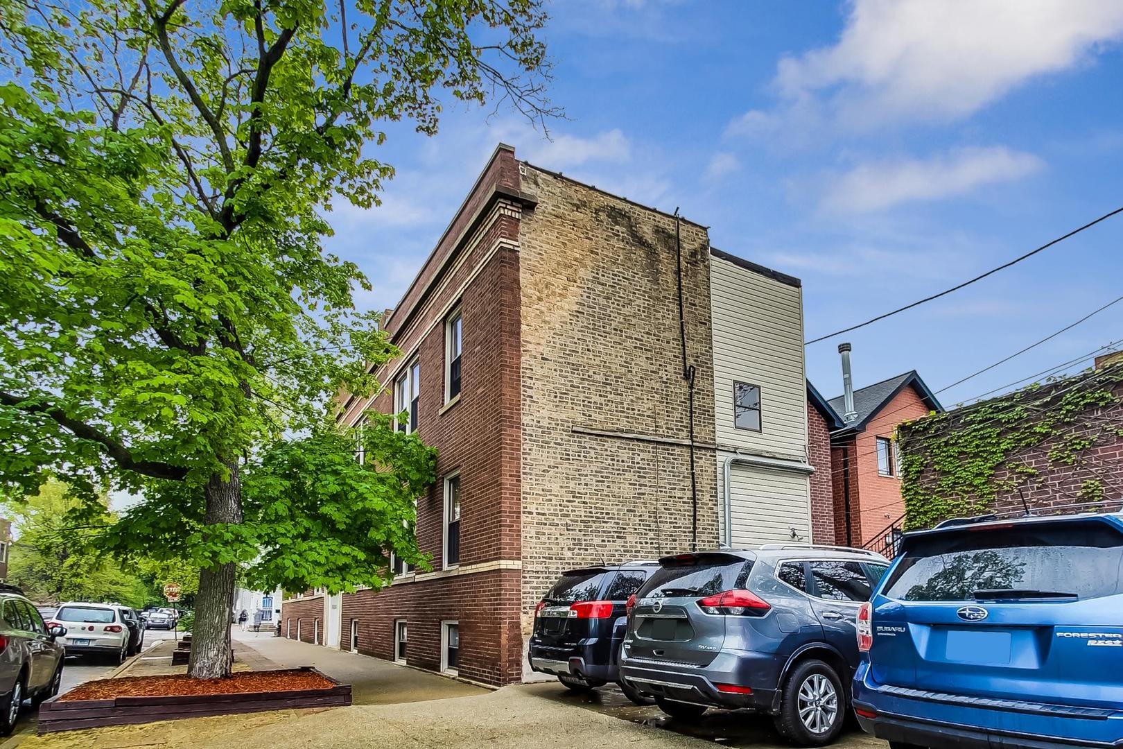 2207 W School Street