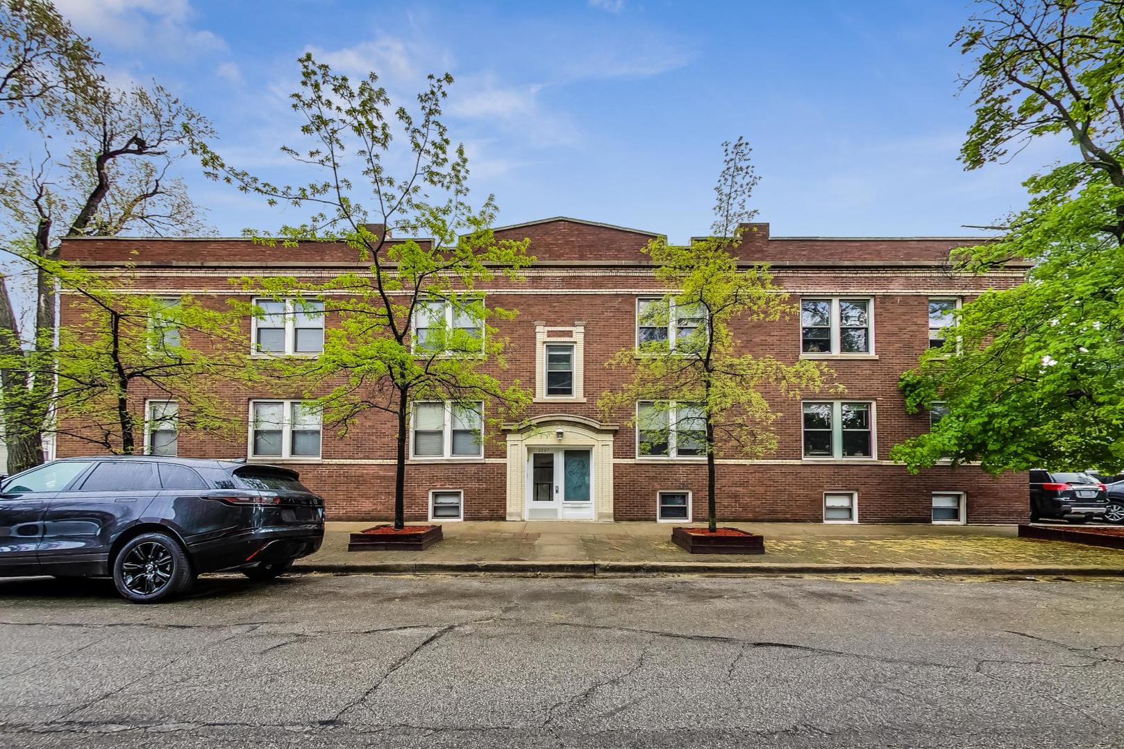 2207 W School Street