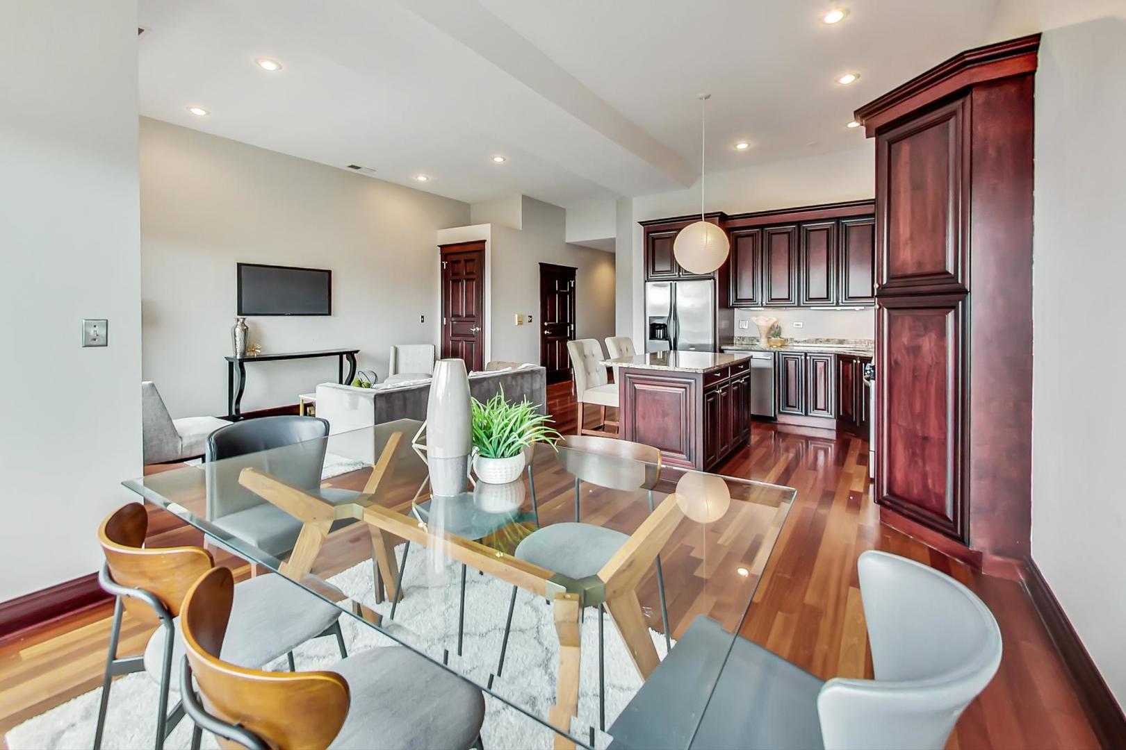 3106 W LYNDALE Street Unit: 4A