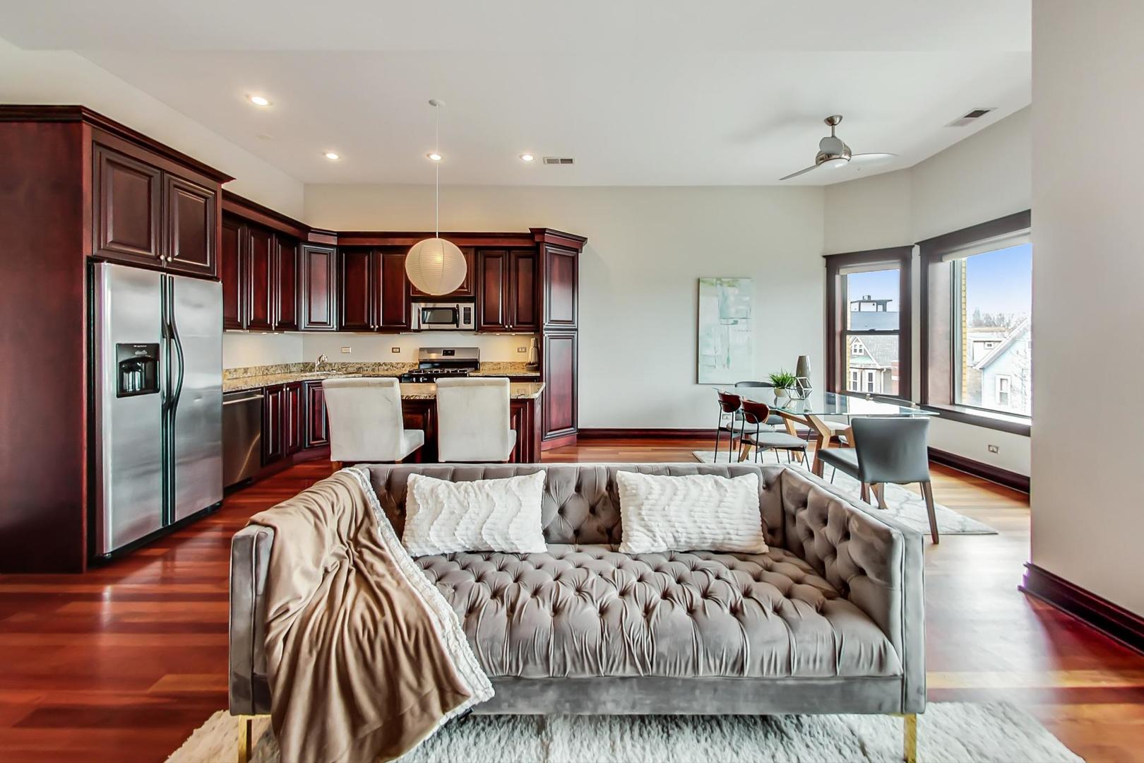 3106 W LYNDALE Street Unit: 4A