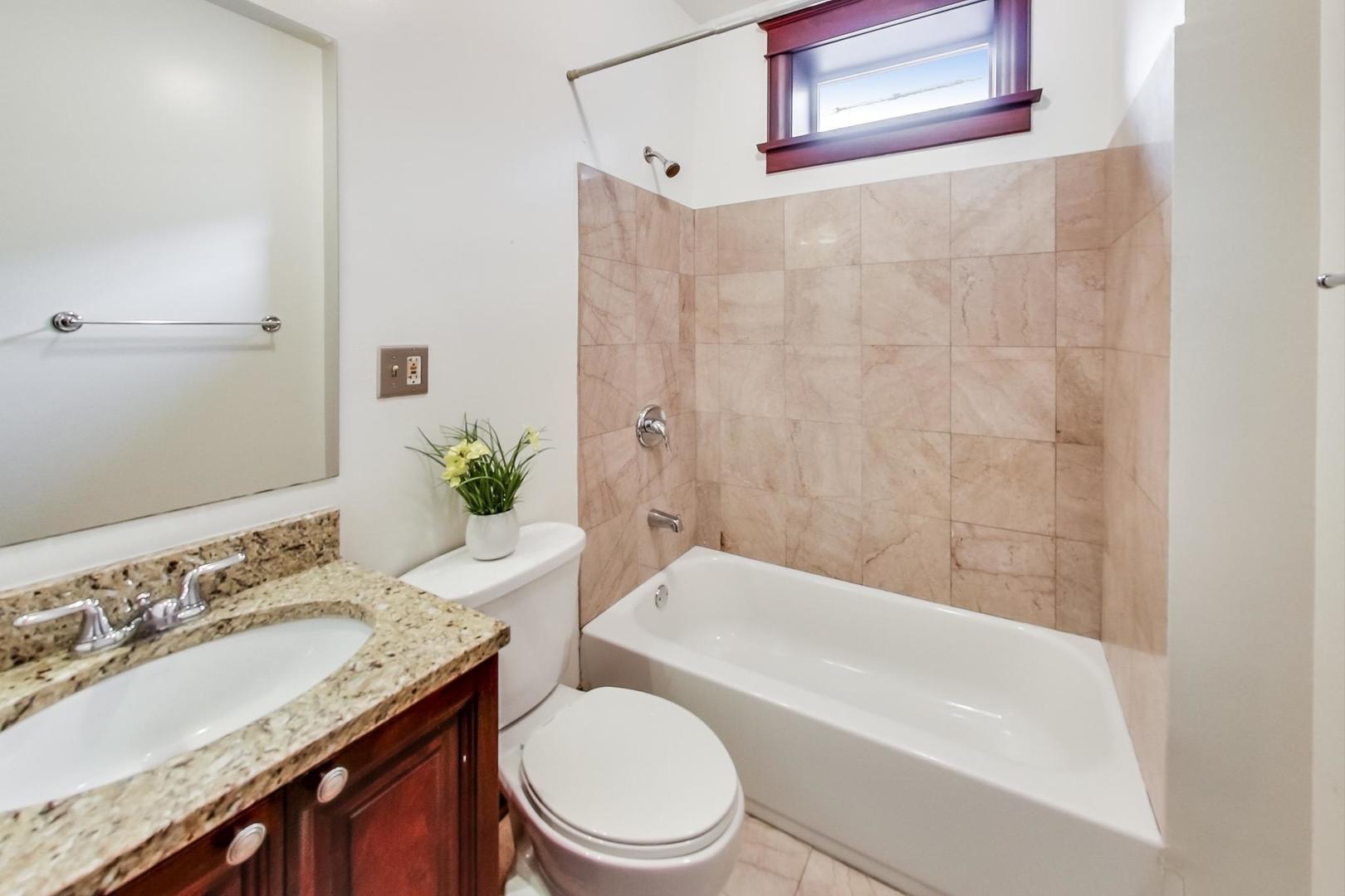 3106 W LYNDALE Street Unit: 4A
