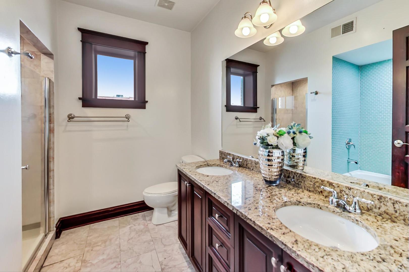 3106 W LYNDALE Street Unit: 4A