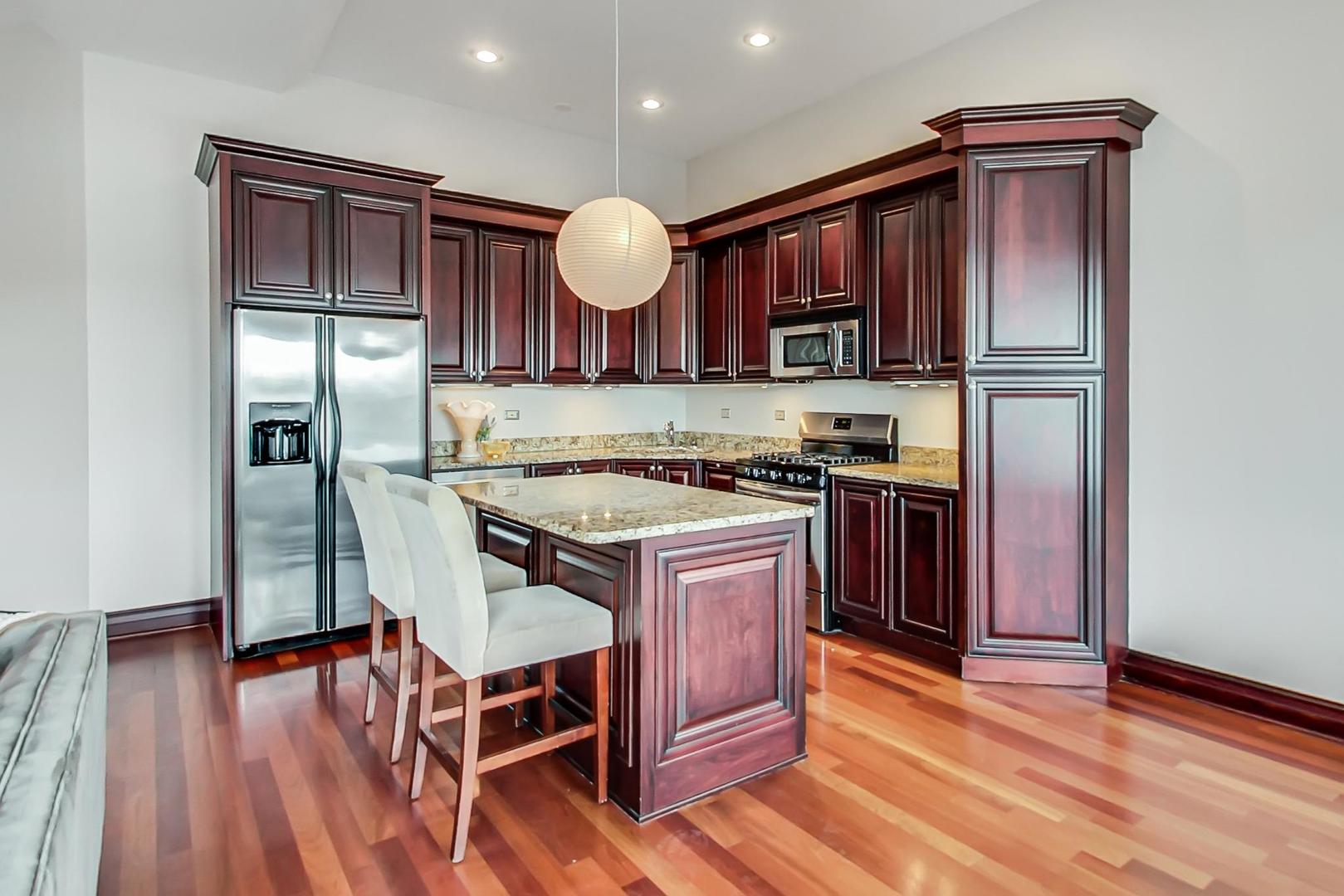 3106 W LYNDALE Street Unit: 4A