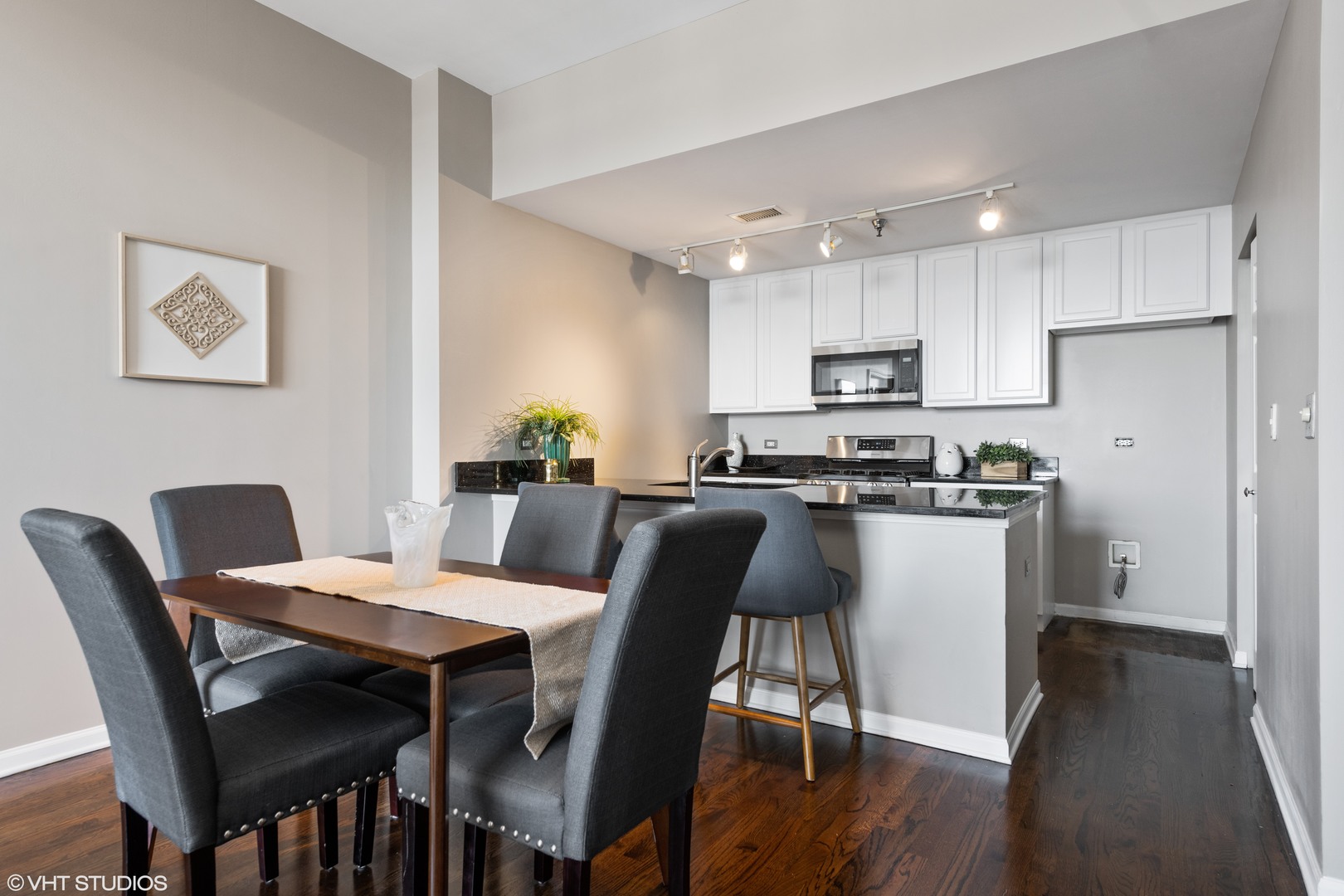 3232 N Halsted Street Unit: 1004