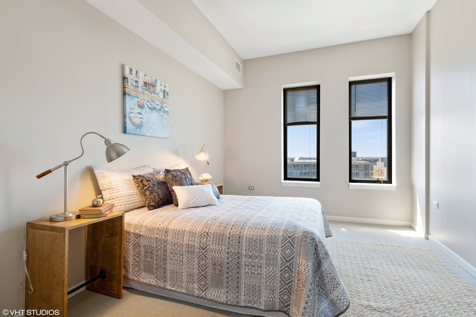 3232 N Halsted Street Unit: 1004