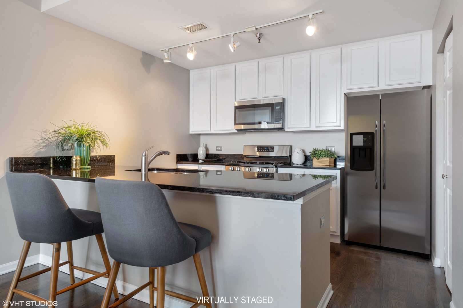 3232 N Halsted Street Unit: 1004