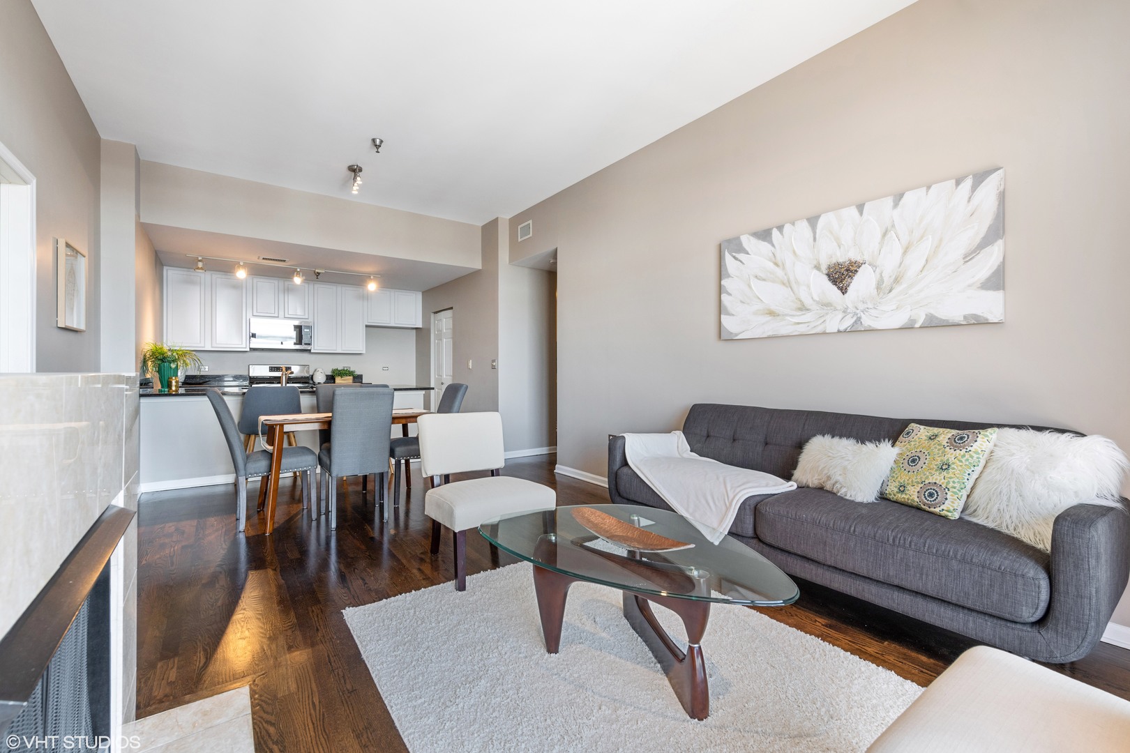 3232 N Halsted Street Unit: 1004