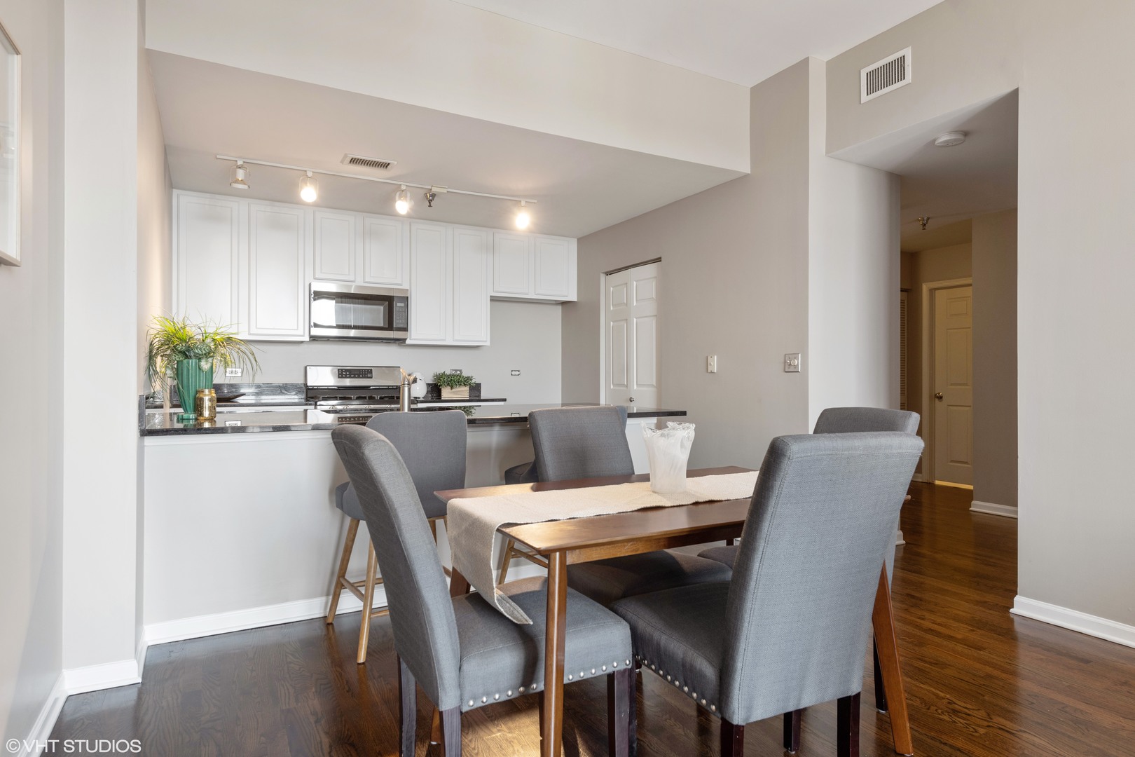 3232 N Halsted Street Unit: 1004