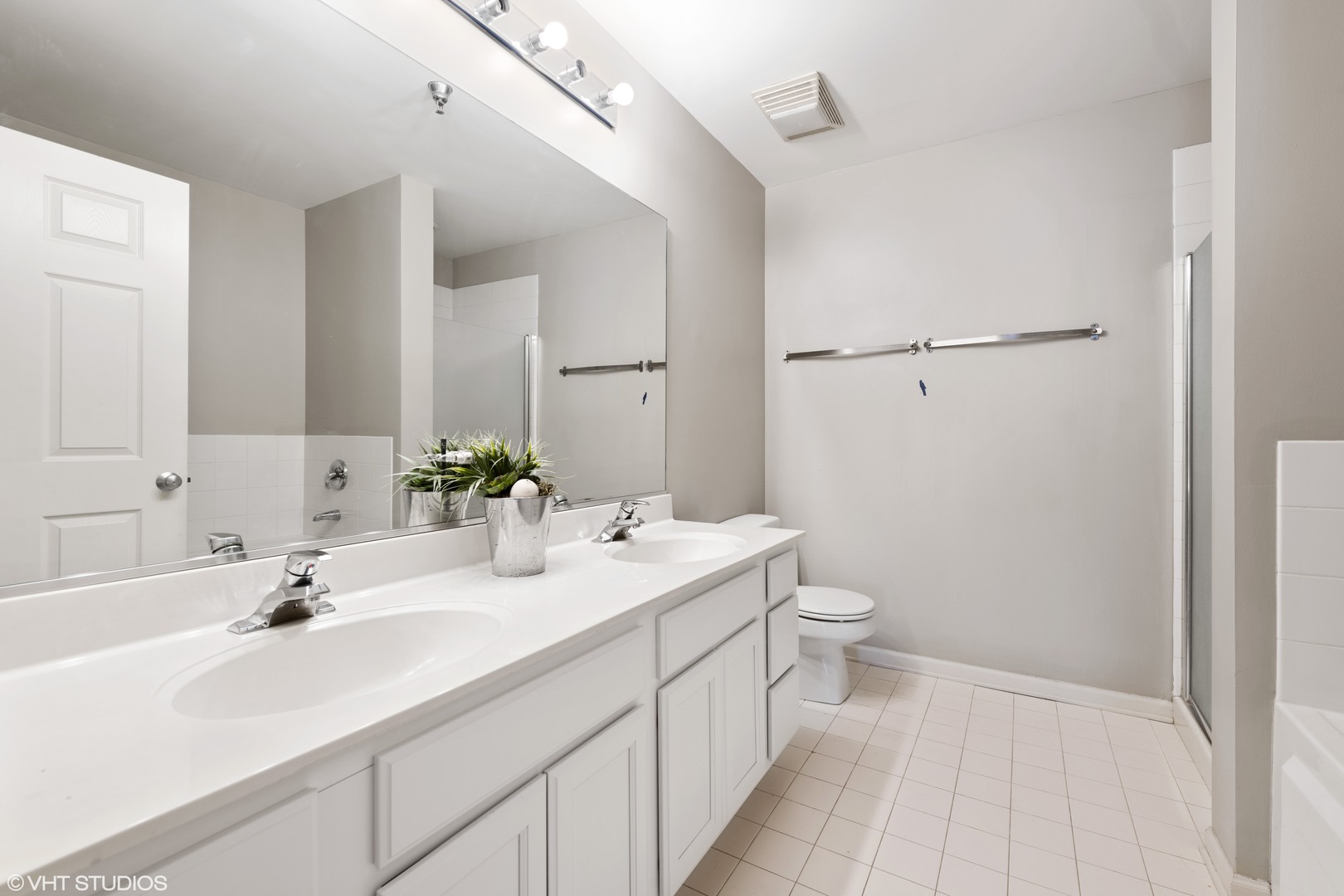 3232 N Halsted Street Unit: 1004