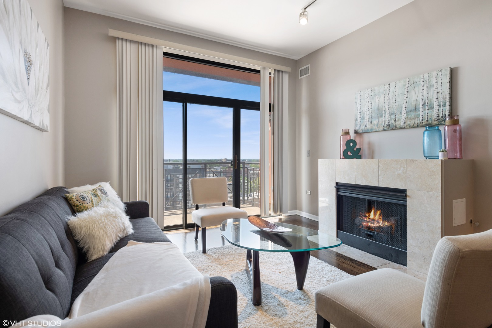 3232 N Halsted Street Unit: 1004