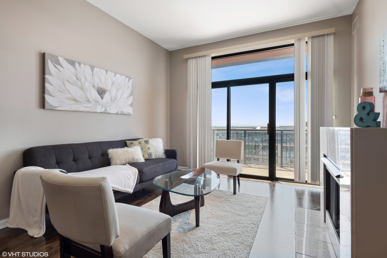 3232 N Halsted Street Unit: 1004