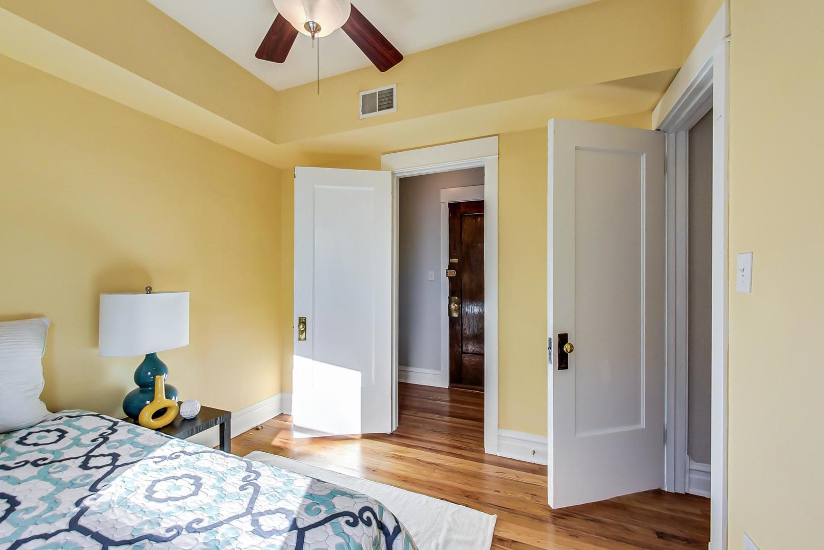 2215 W Montrose Avenue Unit: 3