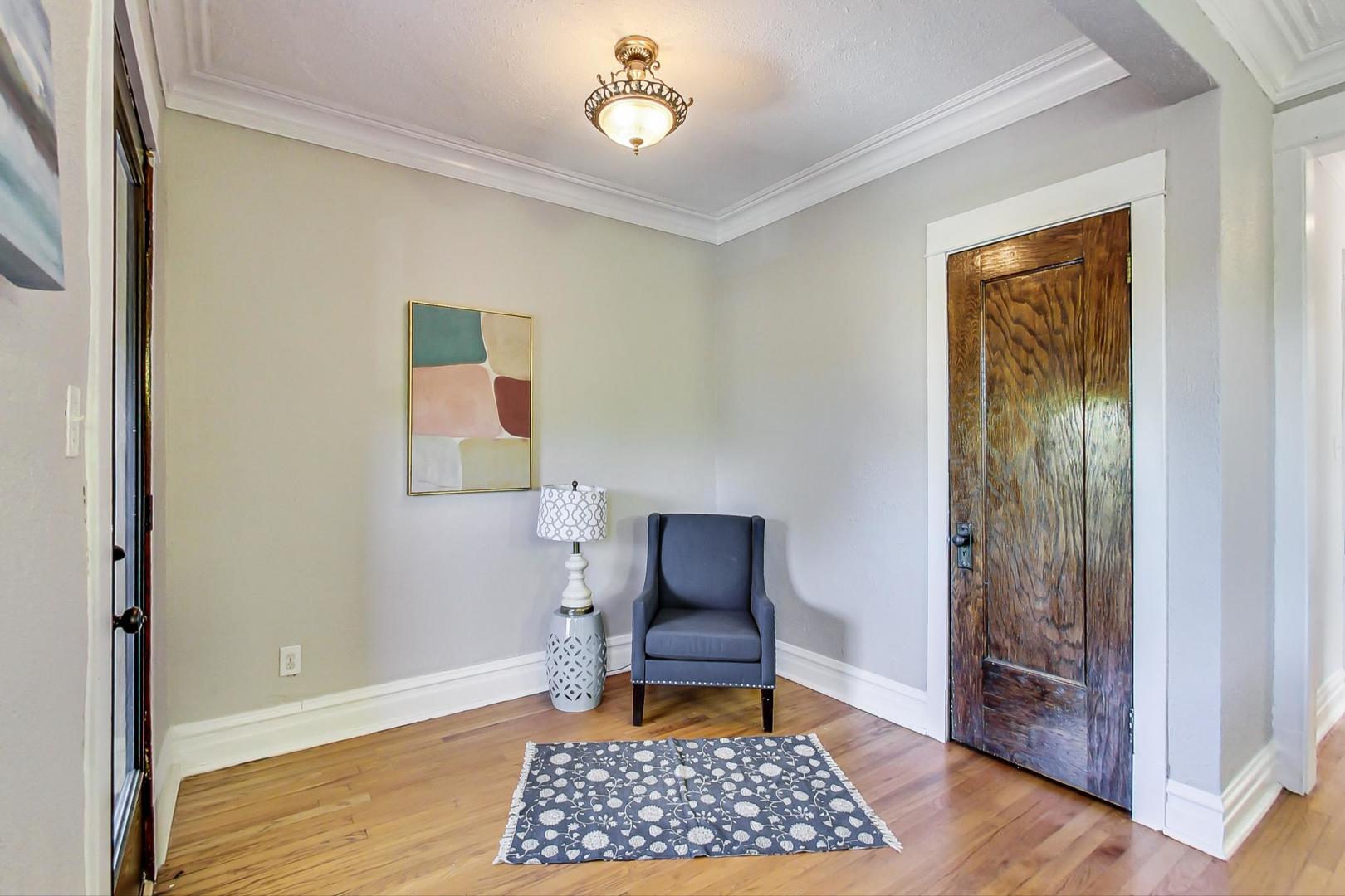 2215 W Montrose Avenue Unit: 3