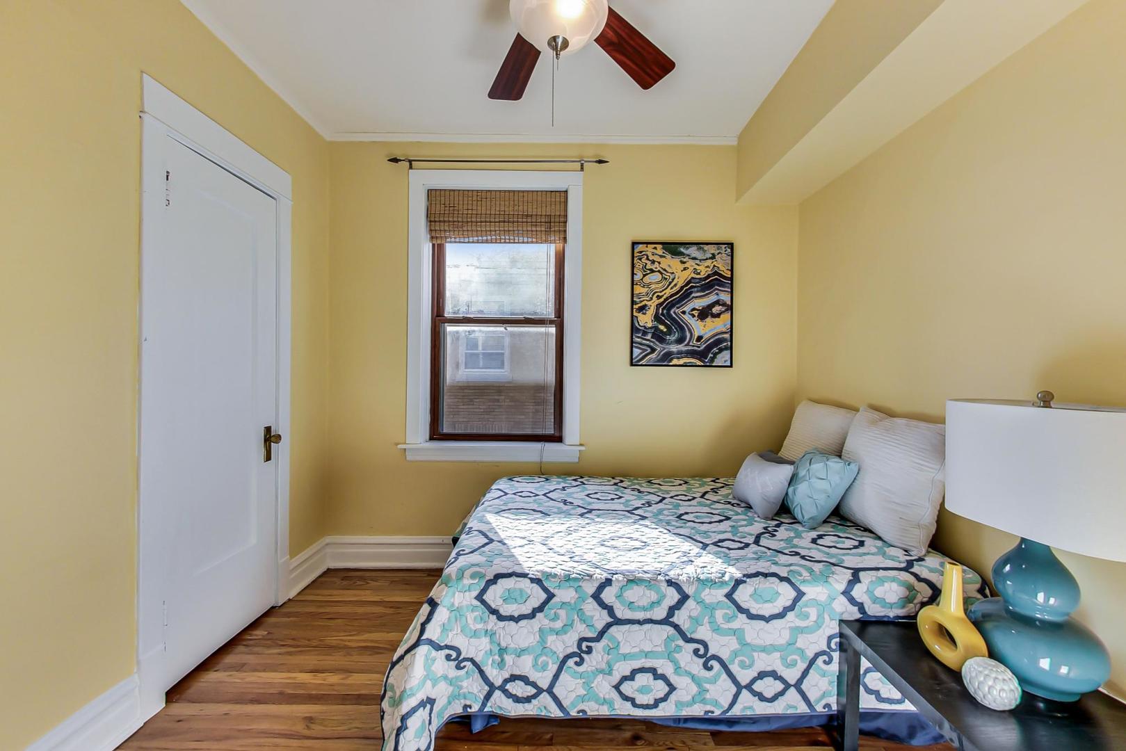 2215 W Montrose Avenue Unit: 3