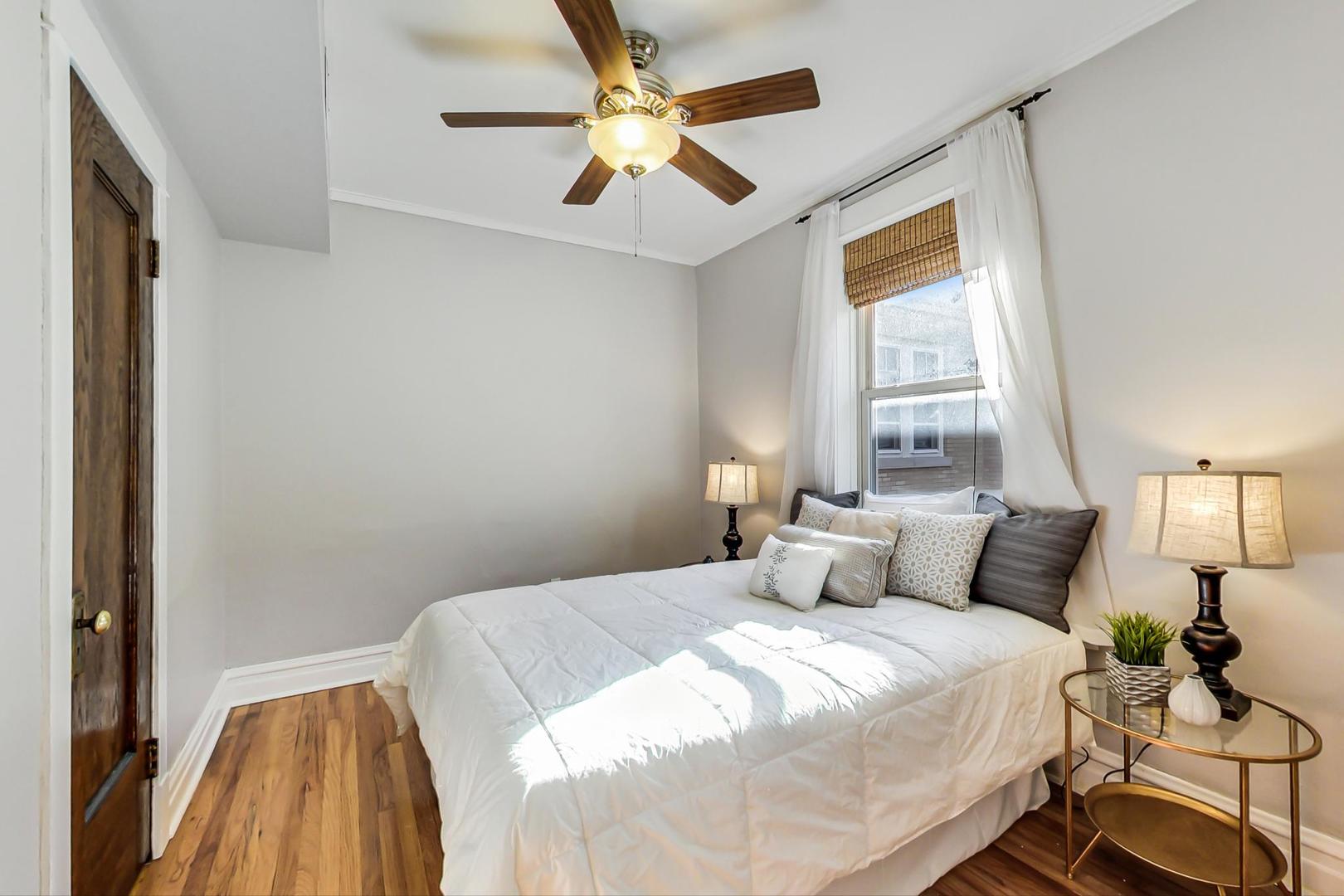 2215 W Montrose Avenue Unit: 3