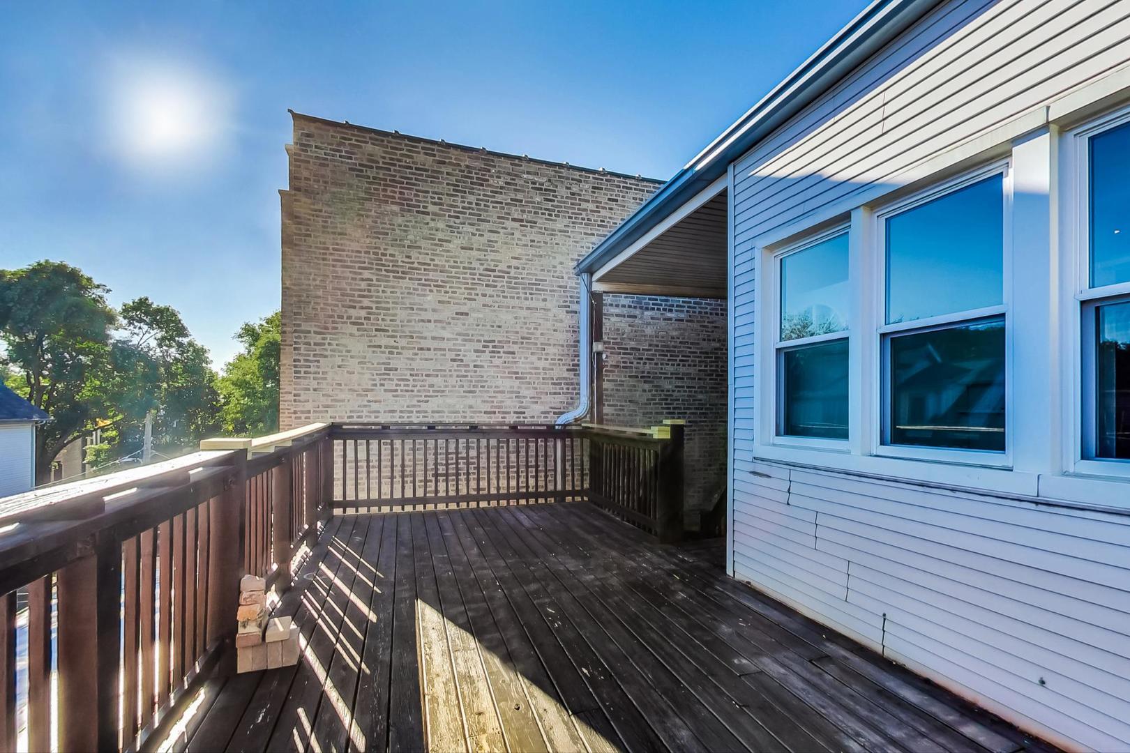 2215 W Montrose Avenue Unit: 3