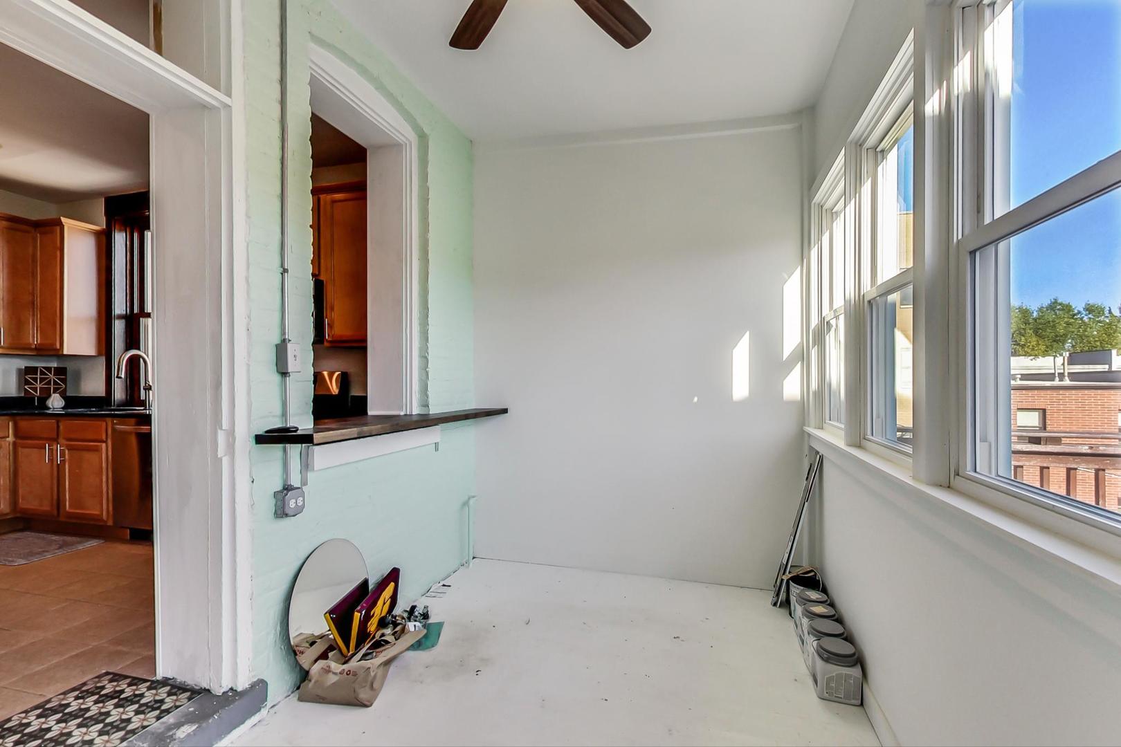 2215 W Montrose Avenue Unit: 3