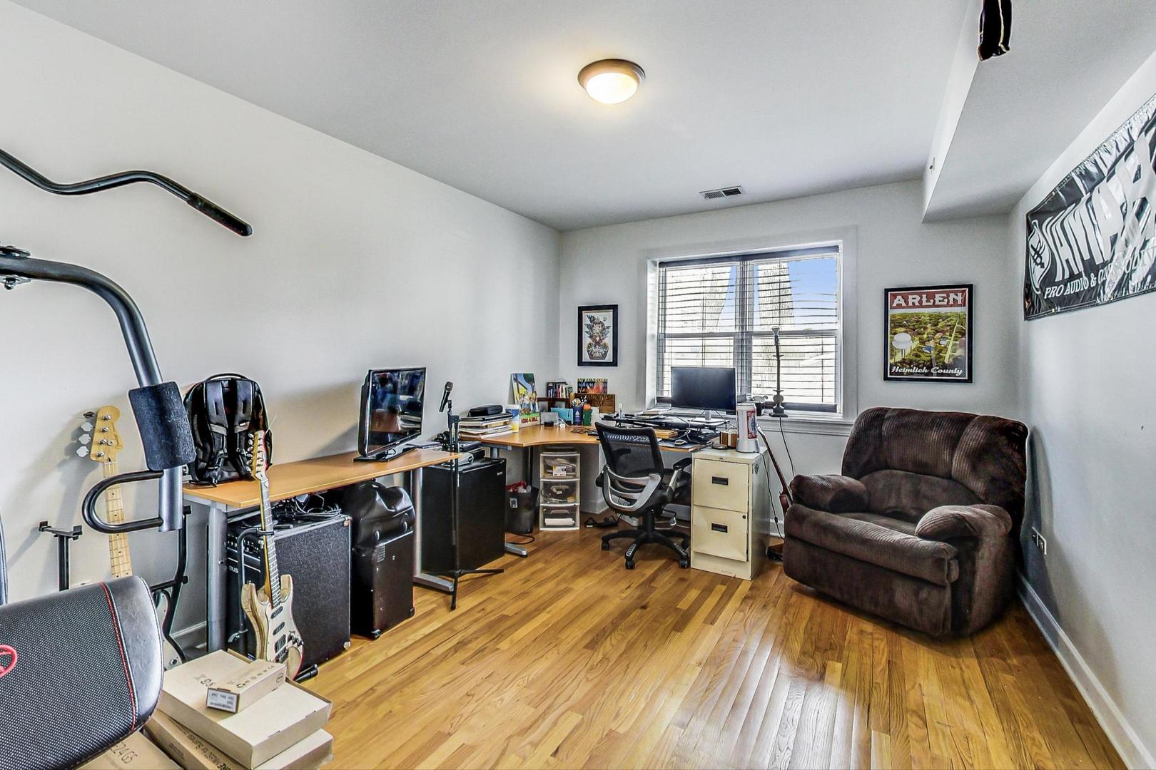 3222 W BERTEAU Avenue Unit: 1