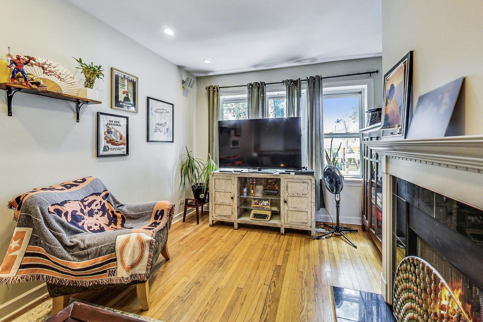 3222 W BERTEAU Avenue Unit: 1