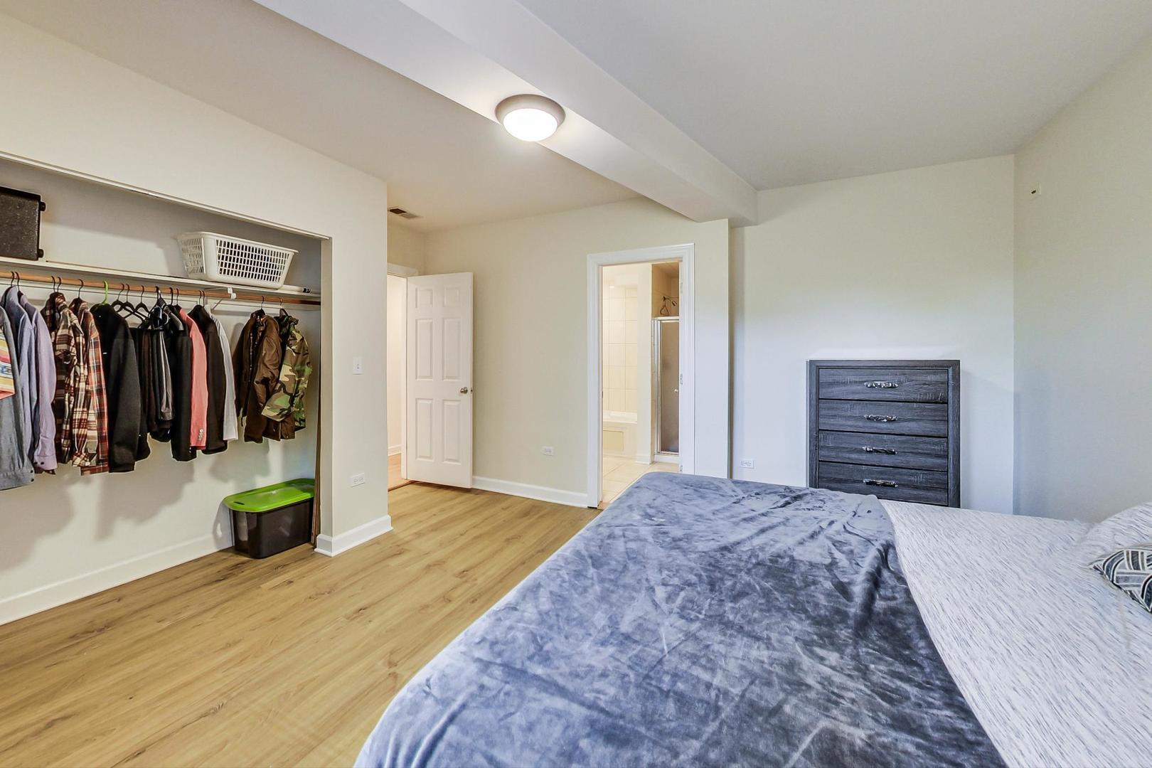 3222 W BERTEAU Avenue Unit: 1