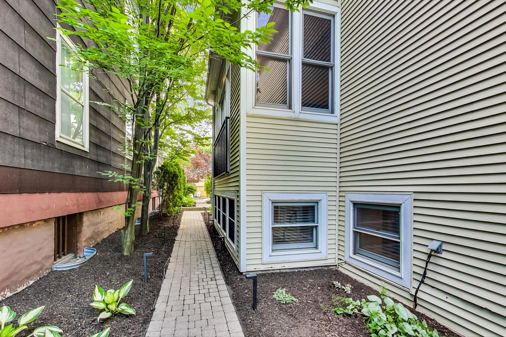 1713 W School Street