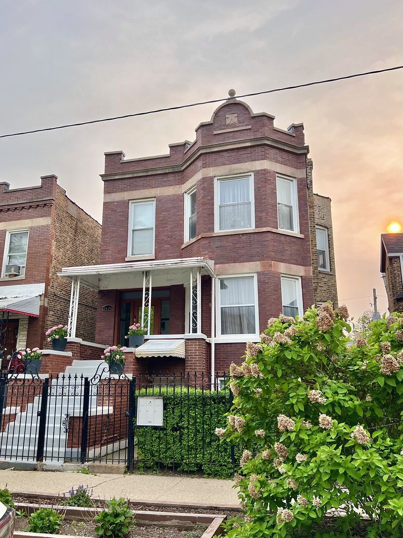 2420 N Springfield Avenue Unit: 1
