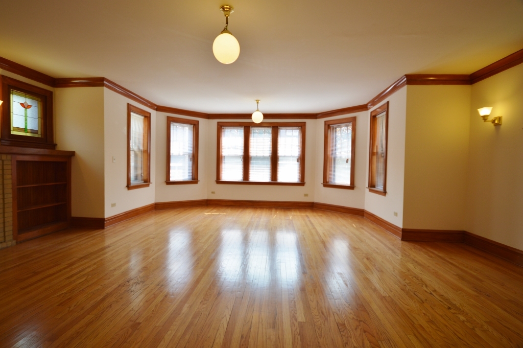 706 W Wellington Avenue Unit: 2