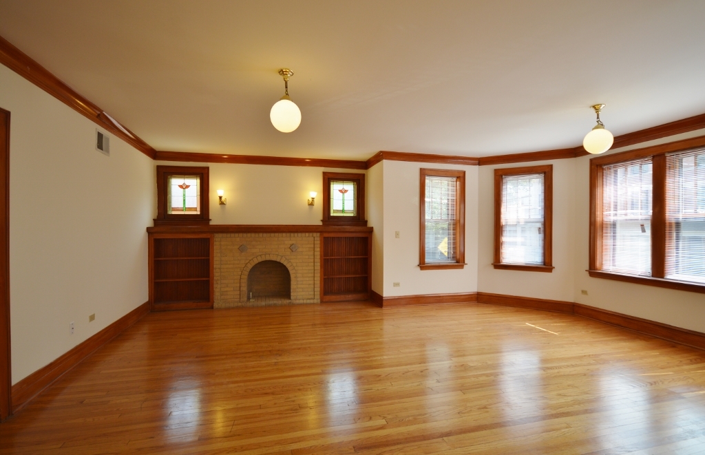 706 W Wellington Avenue Unit: 2