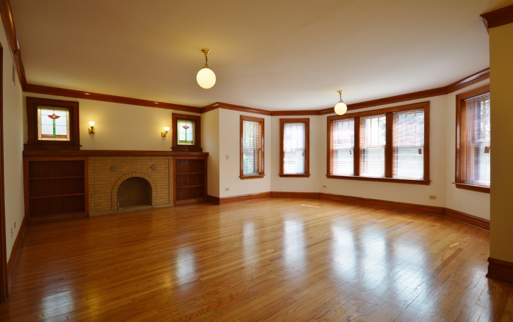 706 W Wellington Avenue Unit: 2