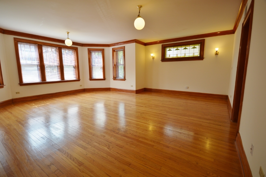 706 W Wellington Avenue Unit: 2