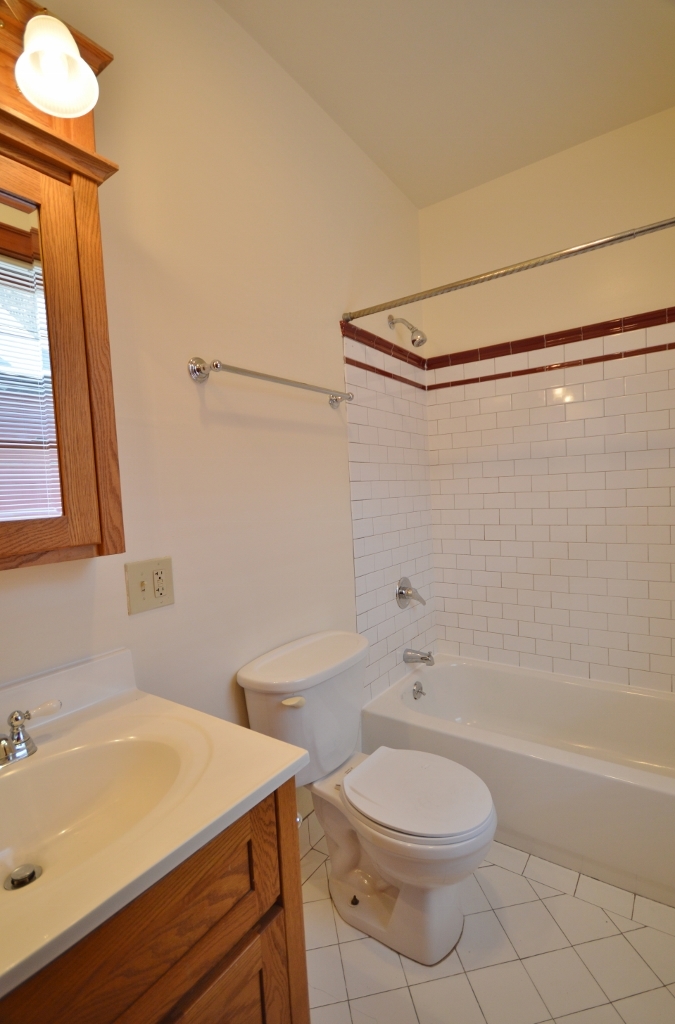 706 W Wellington Avenue Unit: 2