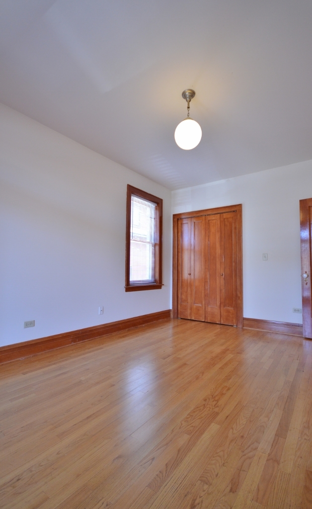 706 W Wellington Avenue Unit: 2