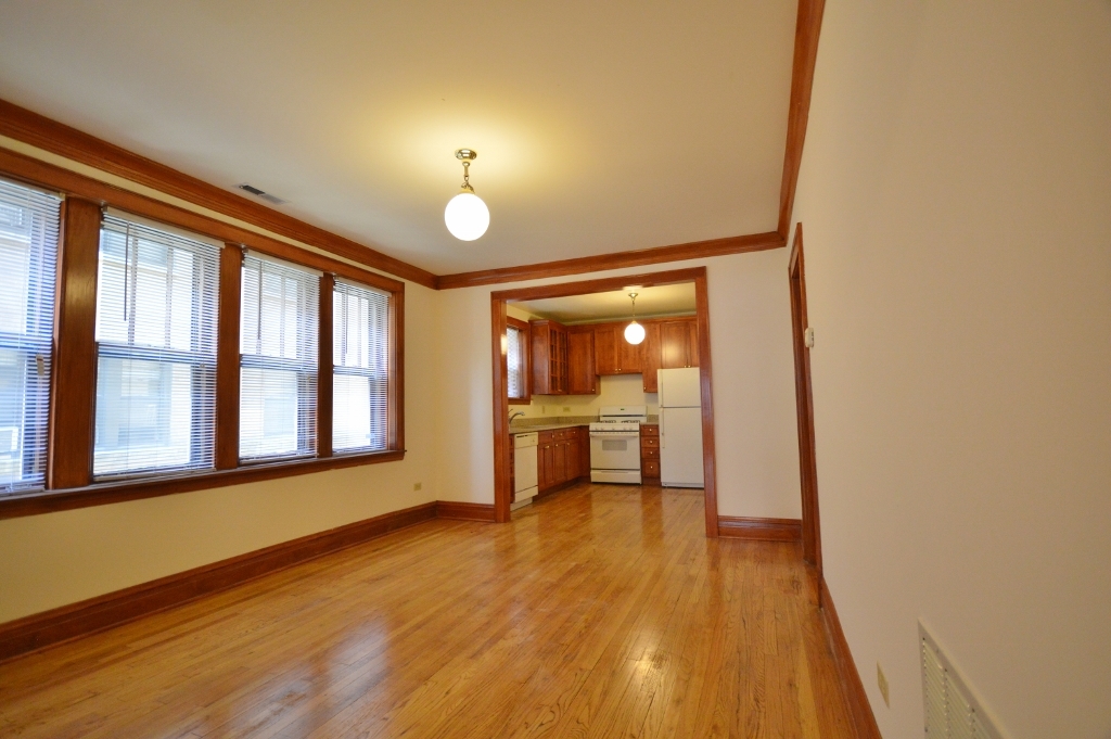 706 W Wellington Avenue Unit: 2