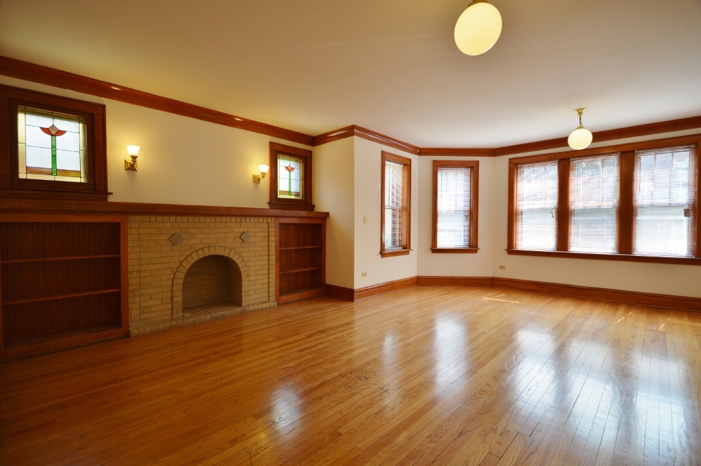706 W Wellington Avenue Unit: 2
