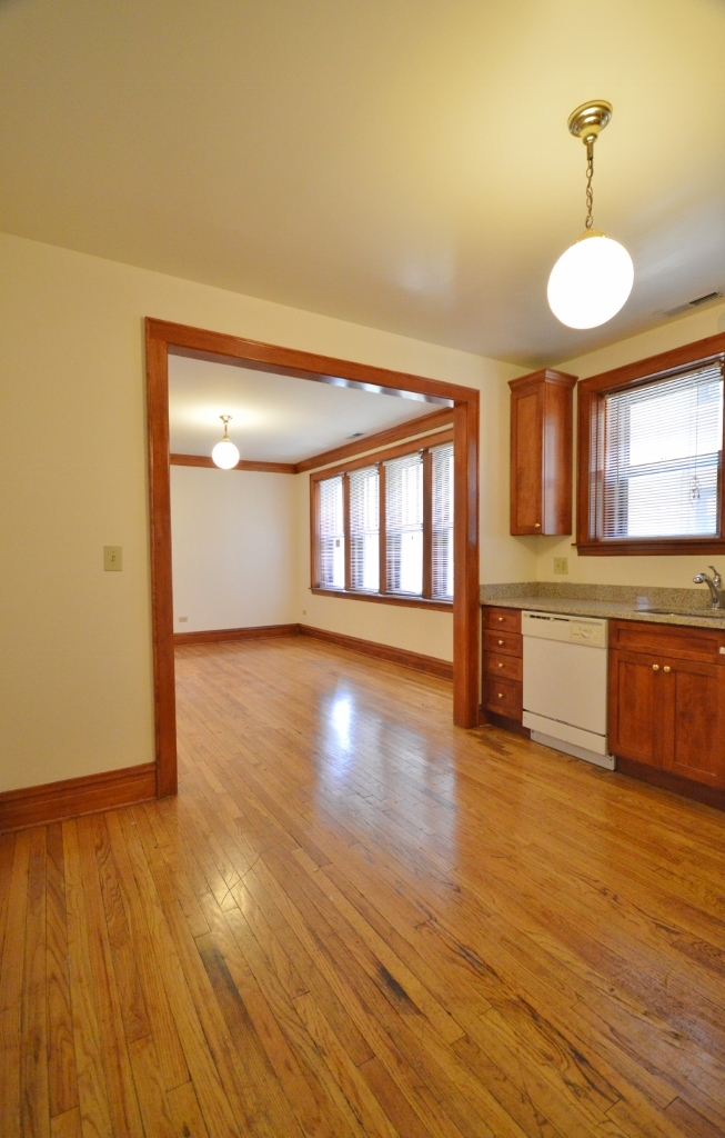 706 W Wellington Avenue Unit: 2