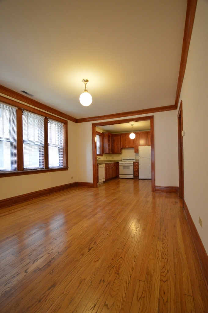 706 W Wellington Avenue Unit: 2