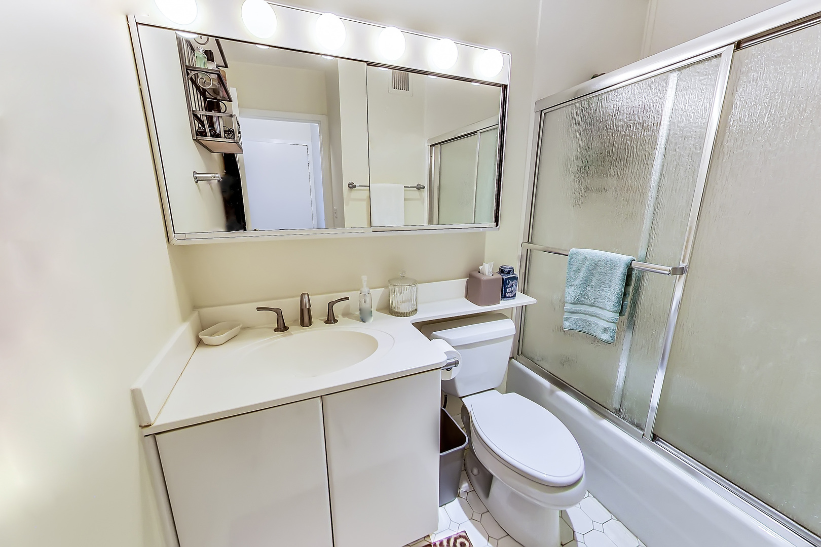 1450 N Astor Street Unit: 7B