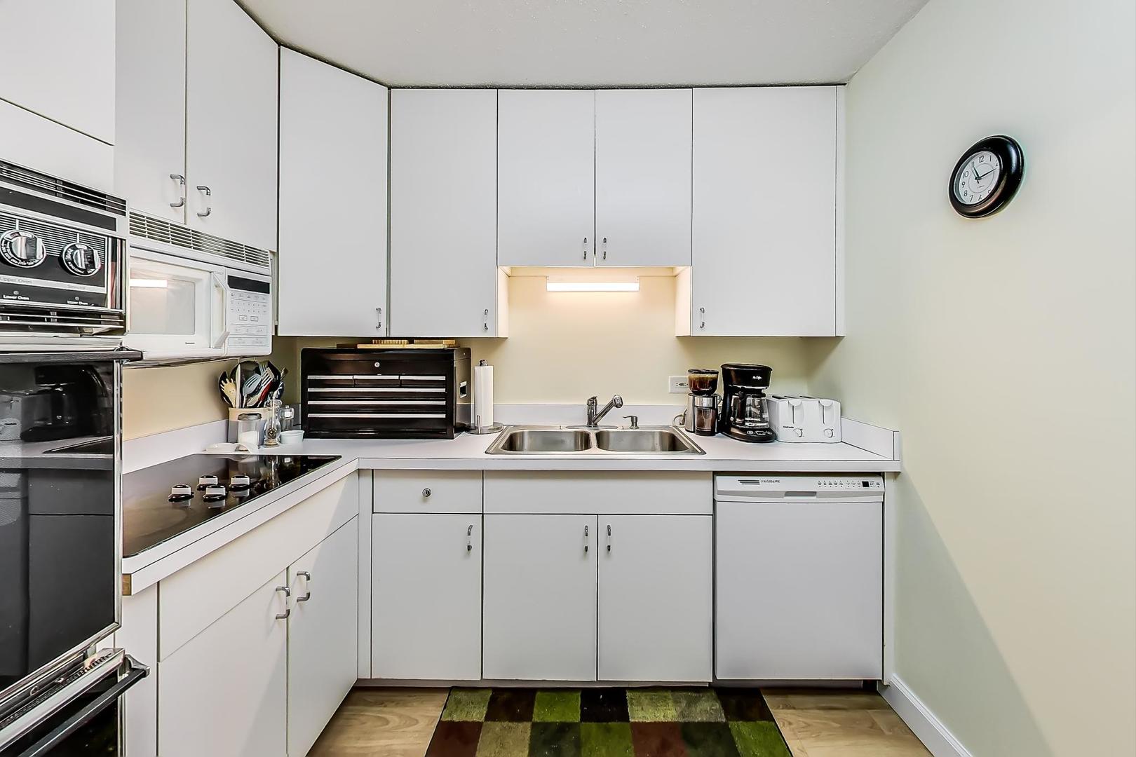 1450 N Astor Street Unit: 7B