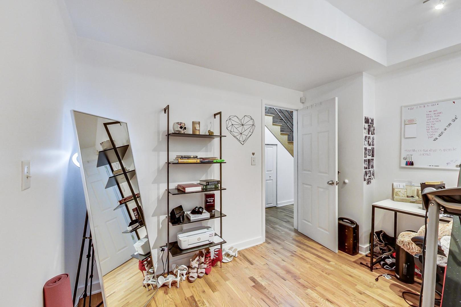 3231 W HIRSCH Street Unit: 2R