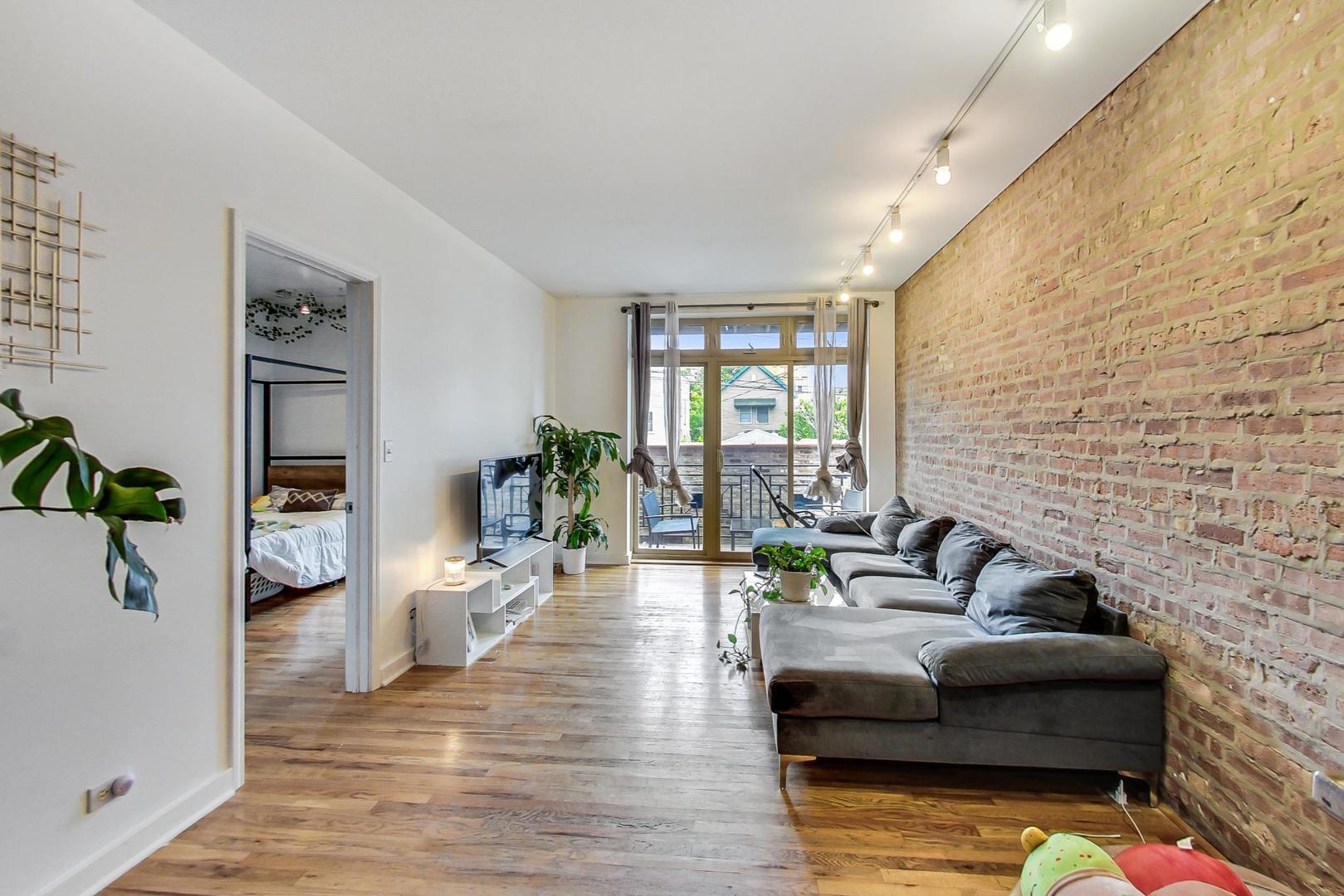 3231 W HIRSCH Street Unit: 2R