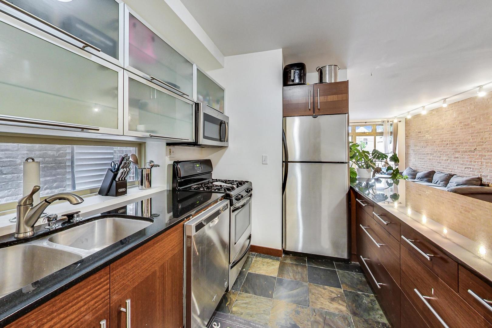 3231 W HIRSCH Street Unit: 2R