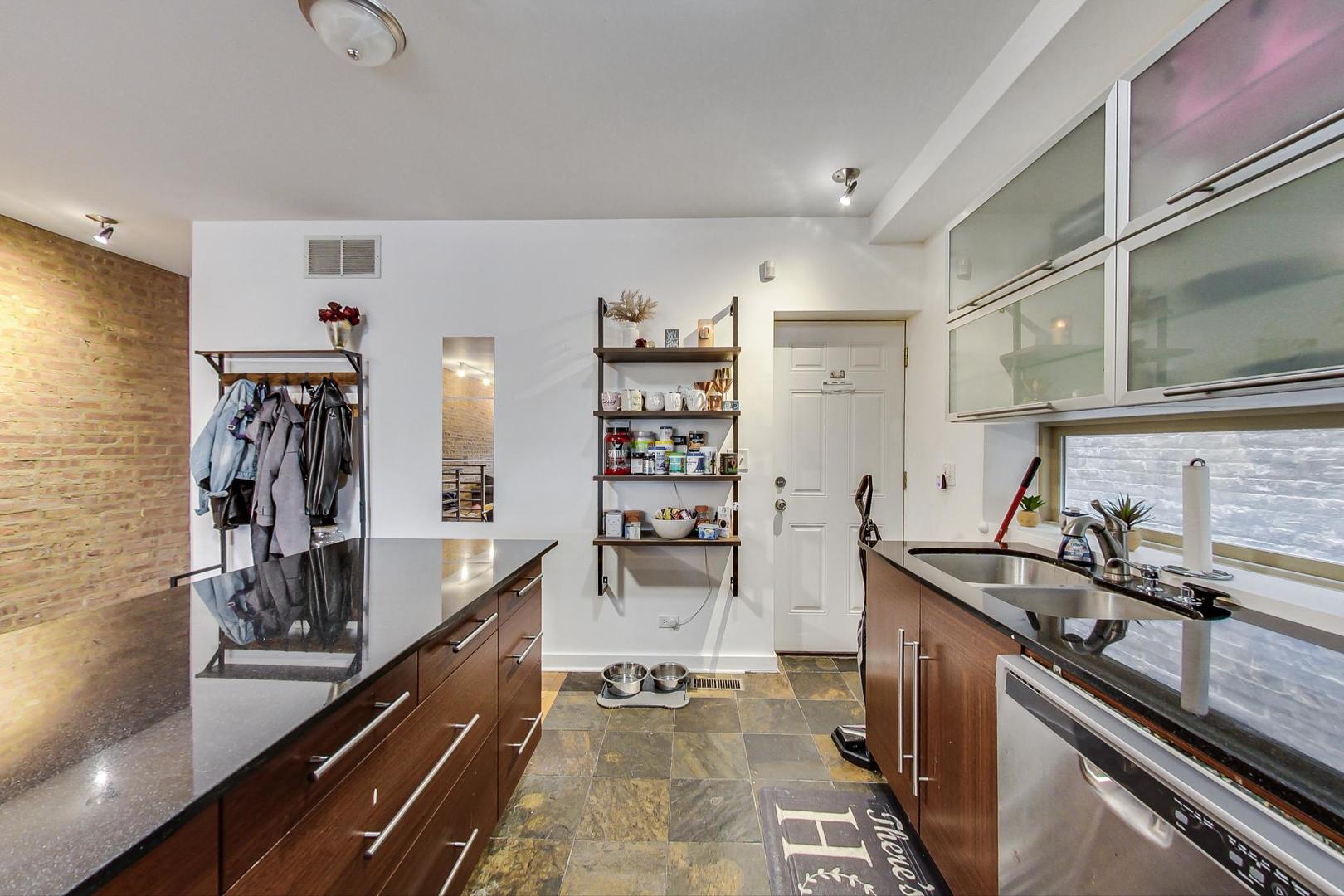 3231 W HIRSCH Street Unit: 2R