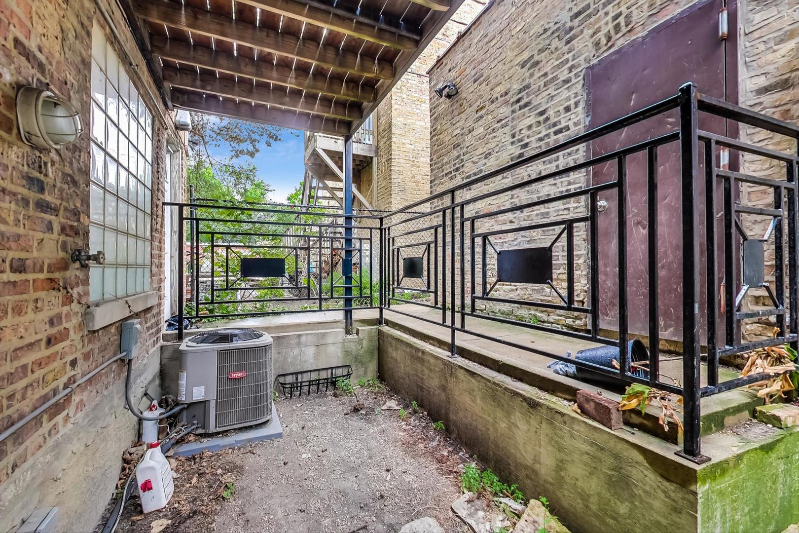 3231 W HIRSCH Street Unit: 2R