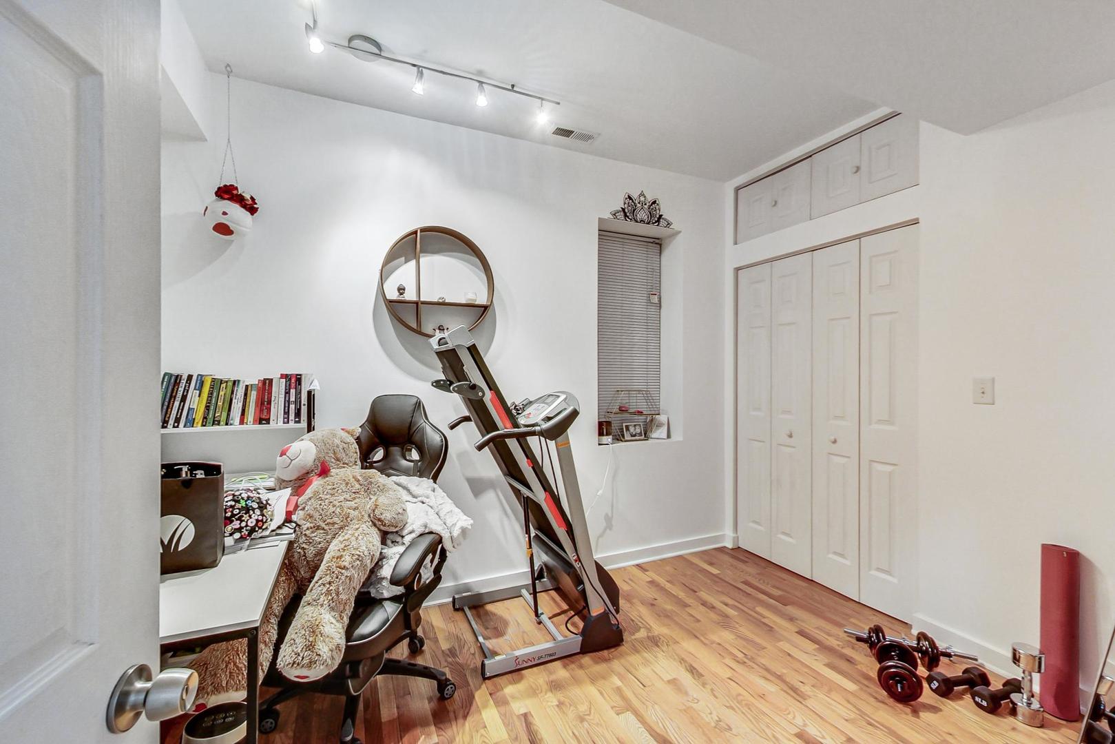 3231 W HIRSCH Street Unit: 2R