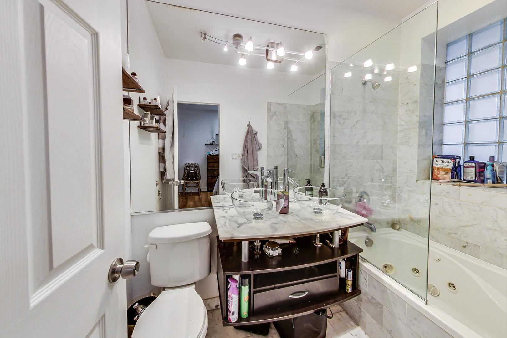 3231 W HIRSCH Street Unit: 2R