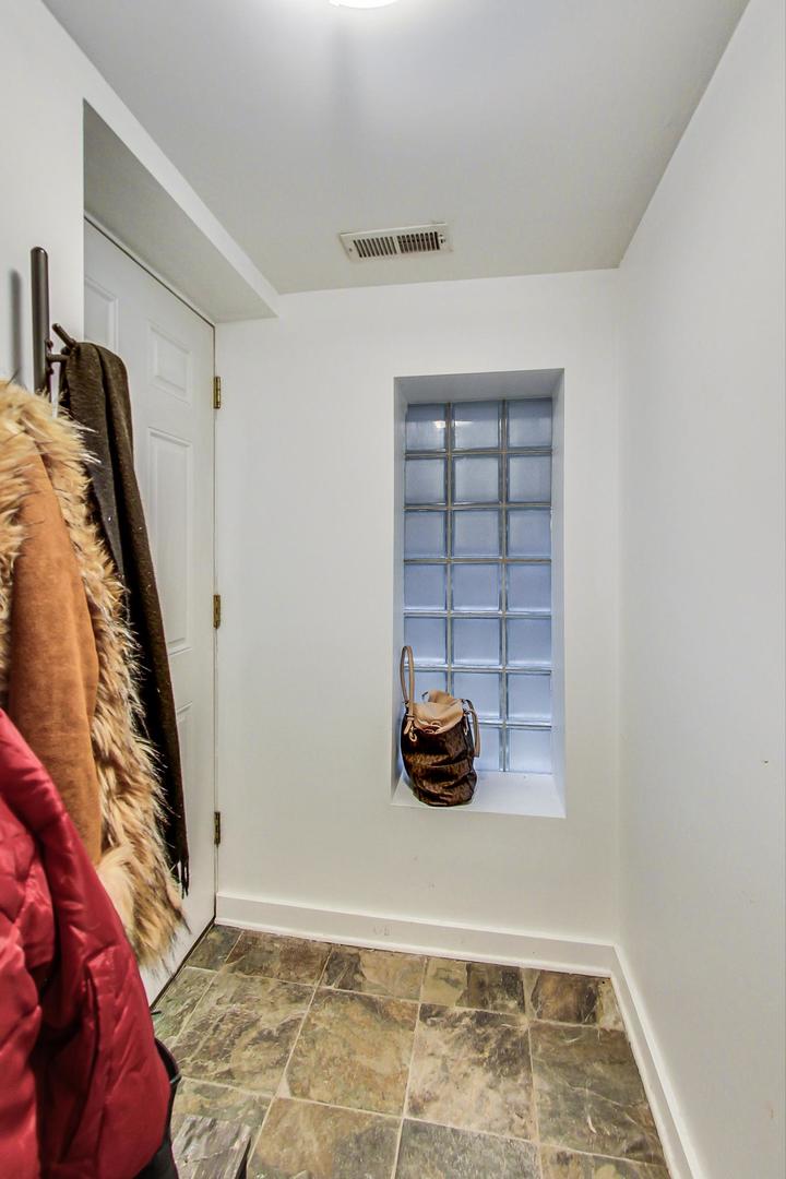 3231 W HIRSCH Street Unit: 2R