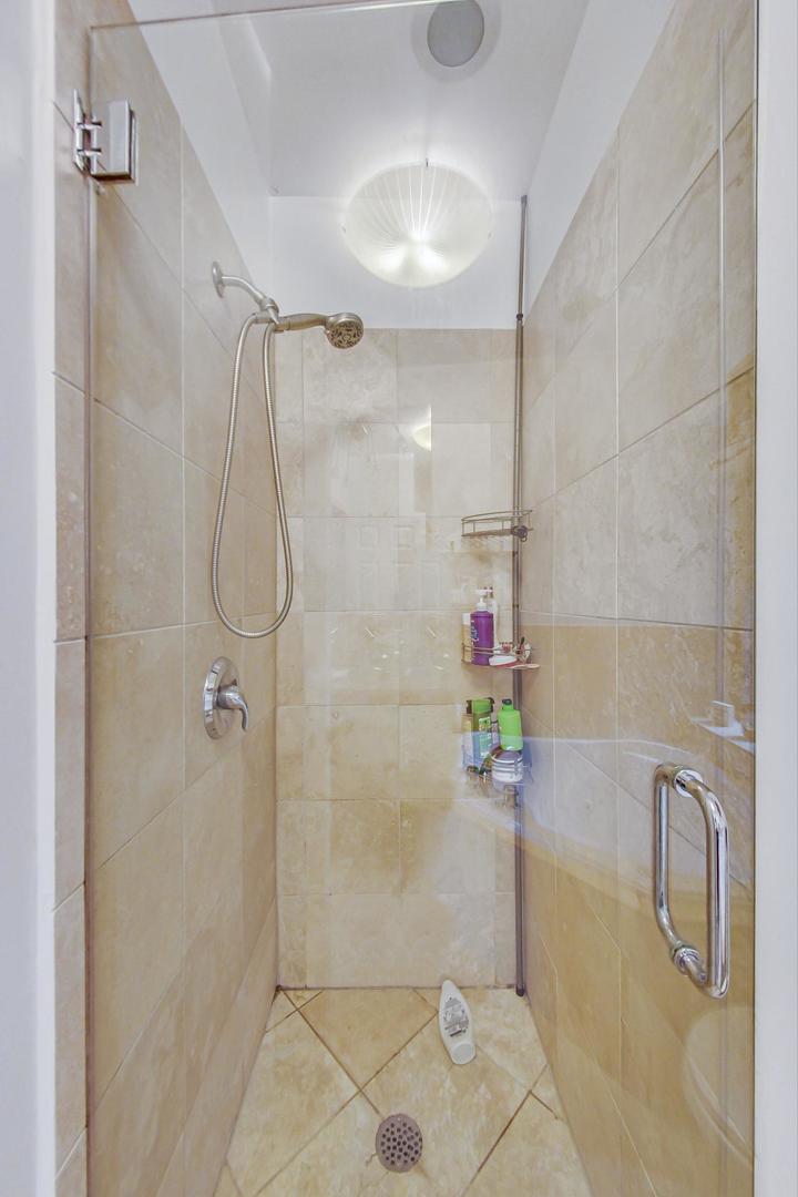 3231 W HIRSCH Street Unit: 2R