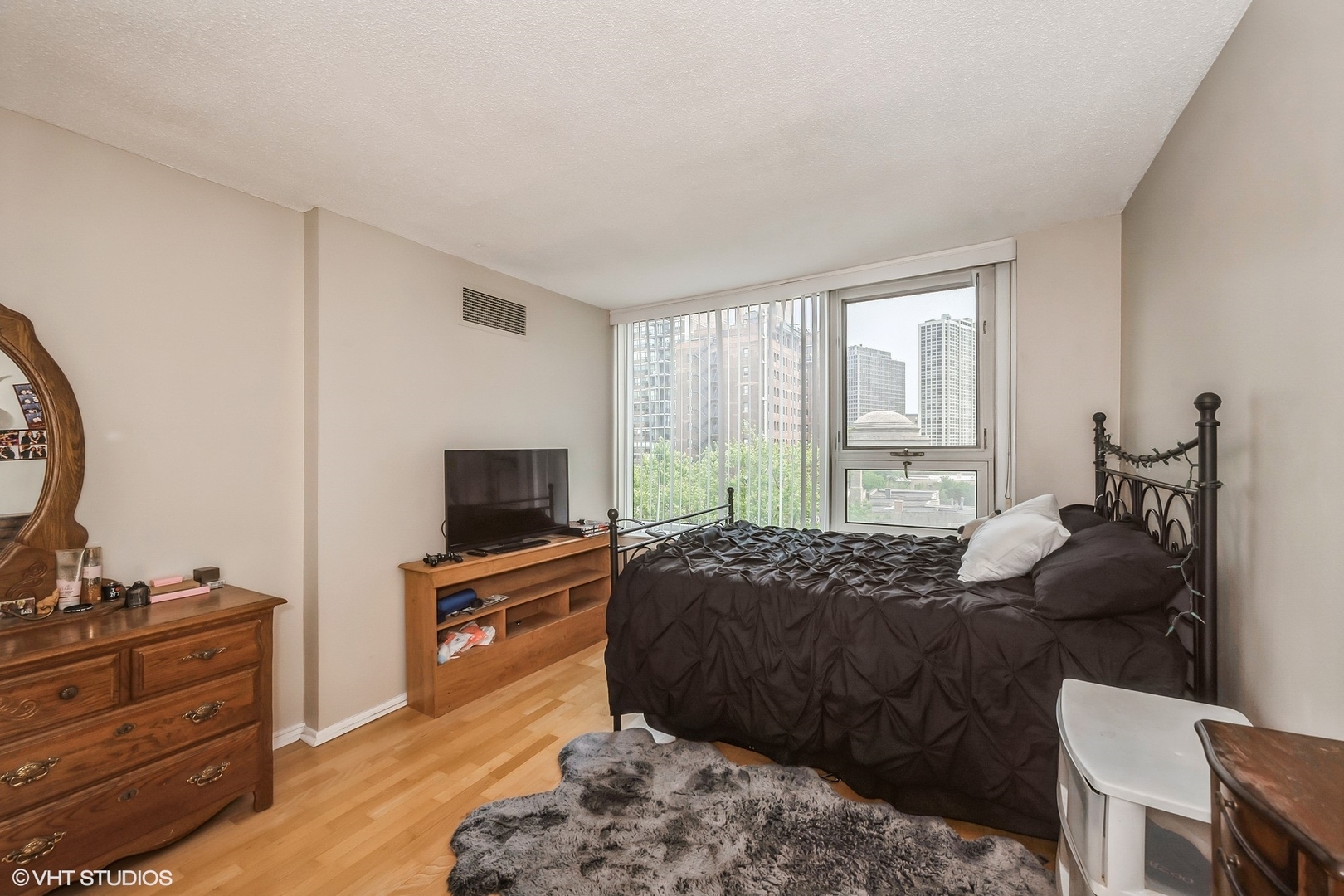 2728 N HAMPDEN Court Unit: 805