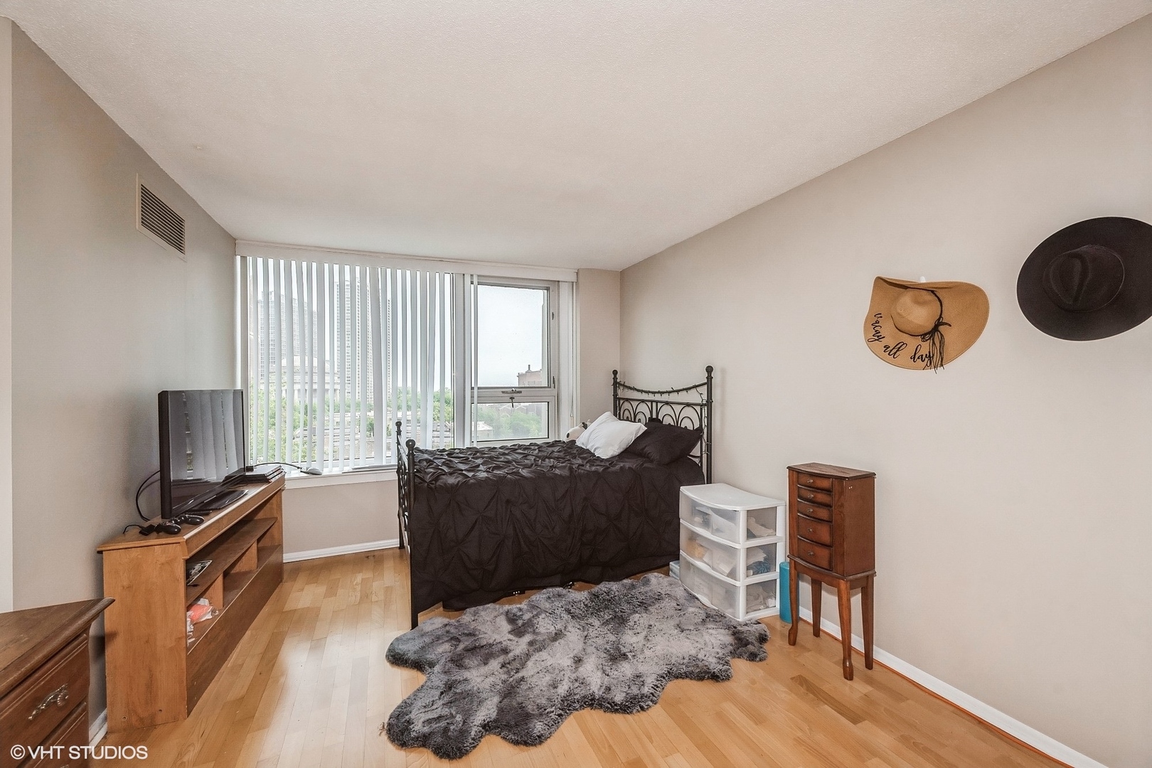2728 N HAMPDEN Court Unit: 805