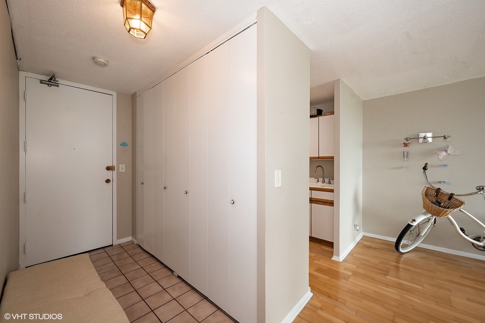 2728 N HAMPDEN Court Unit: 805